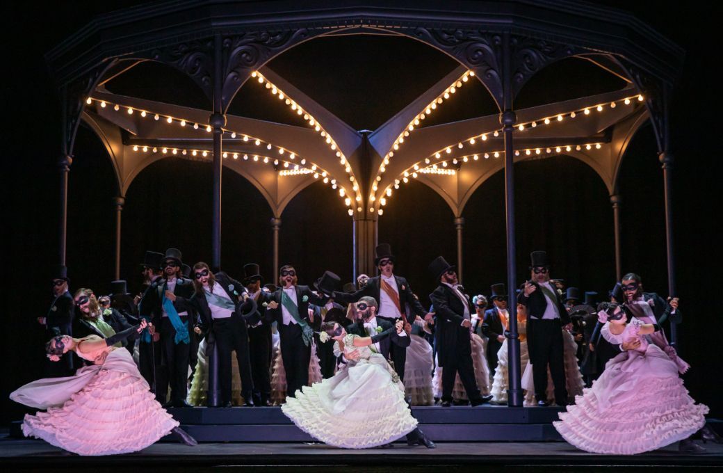 <i>Un ballo in maschera</i> &copy; Jess Shurte