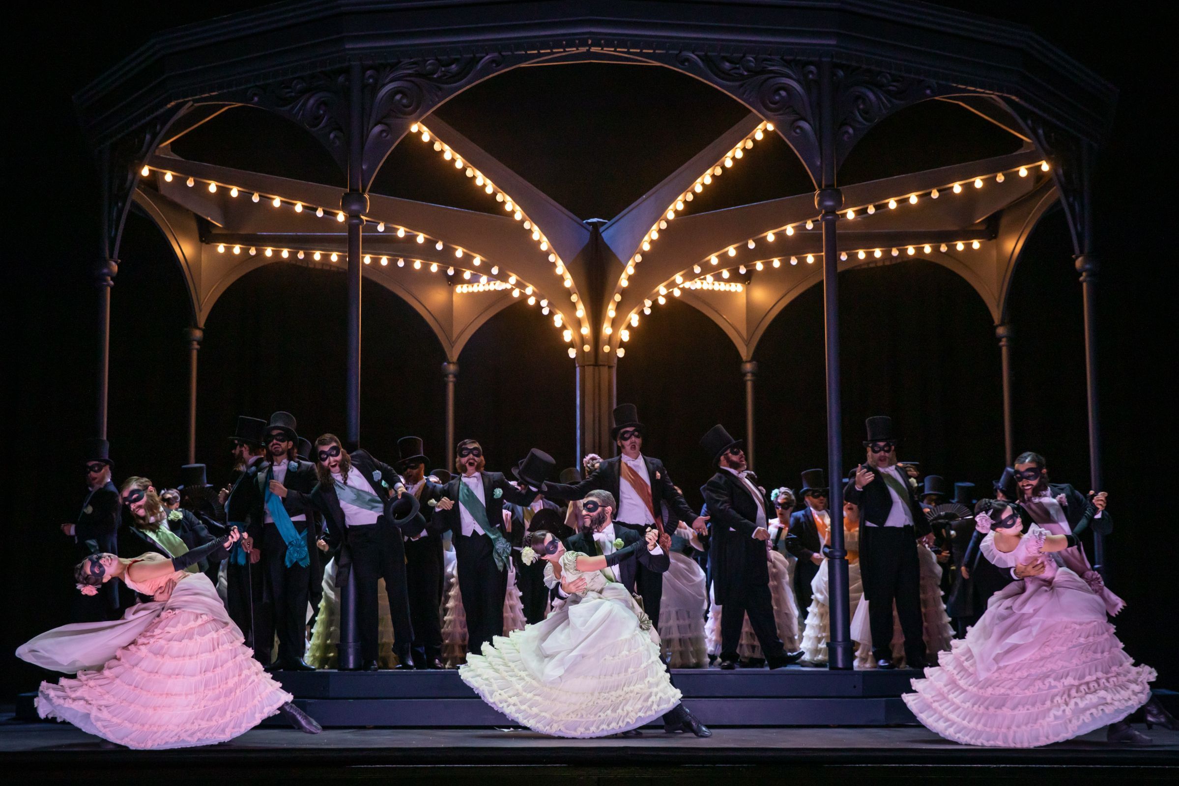 <i>Un ballo in maschera</i> &copy; Jess Shurte