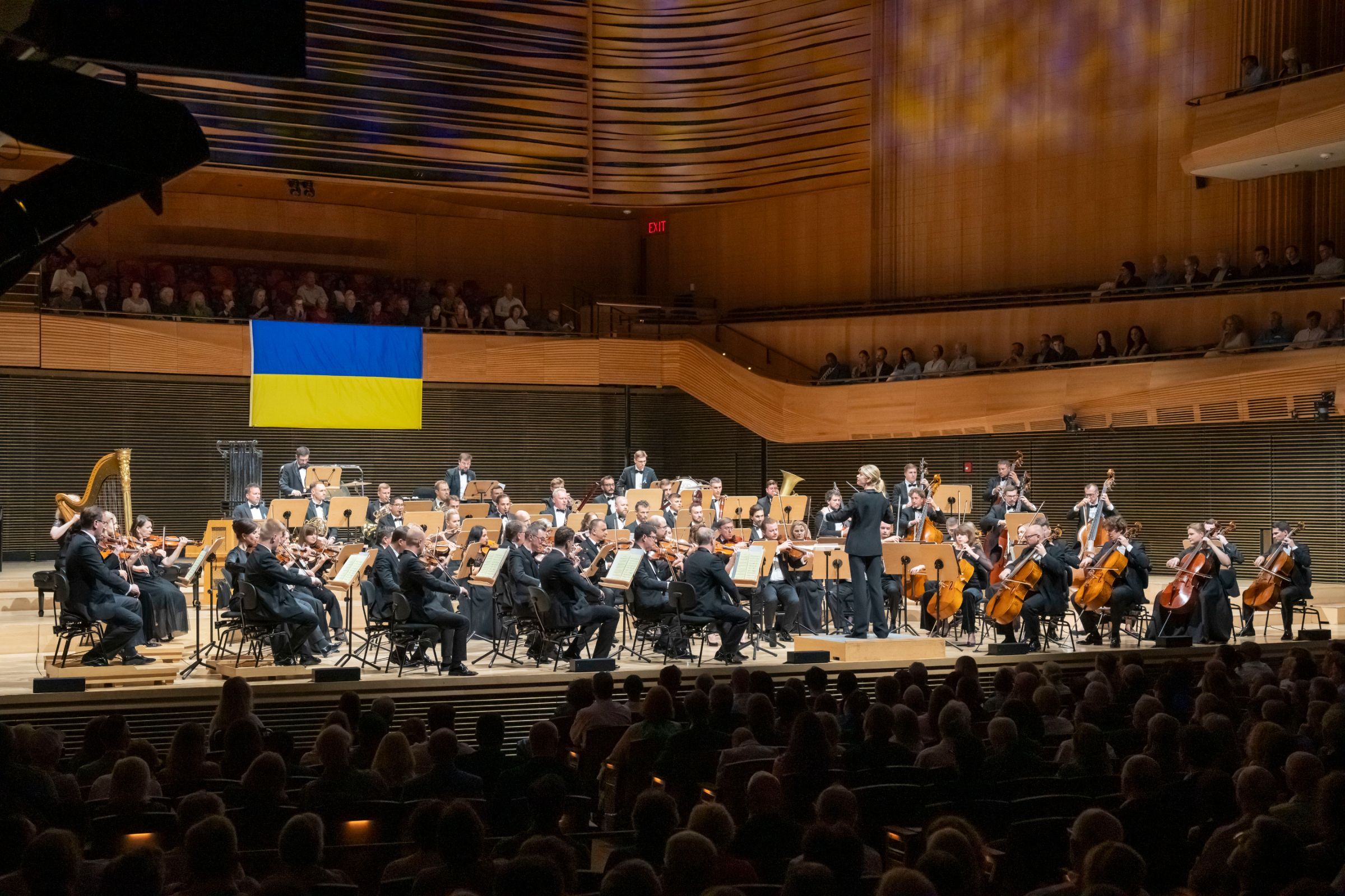 Keri-Lynn Wilson and the Ukrainian Freedom Orchestra &copy; Richard Termine | Met Opera