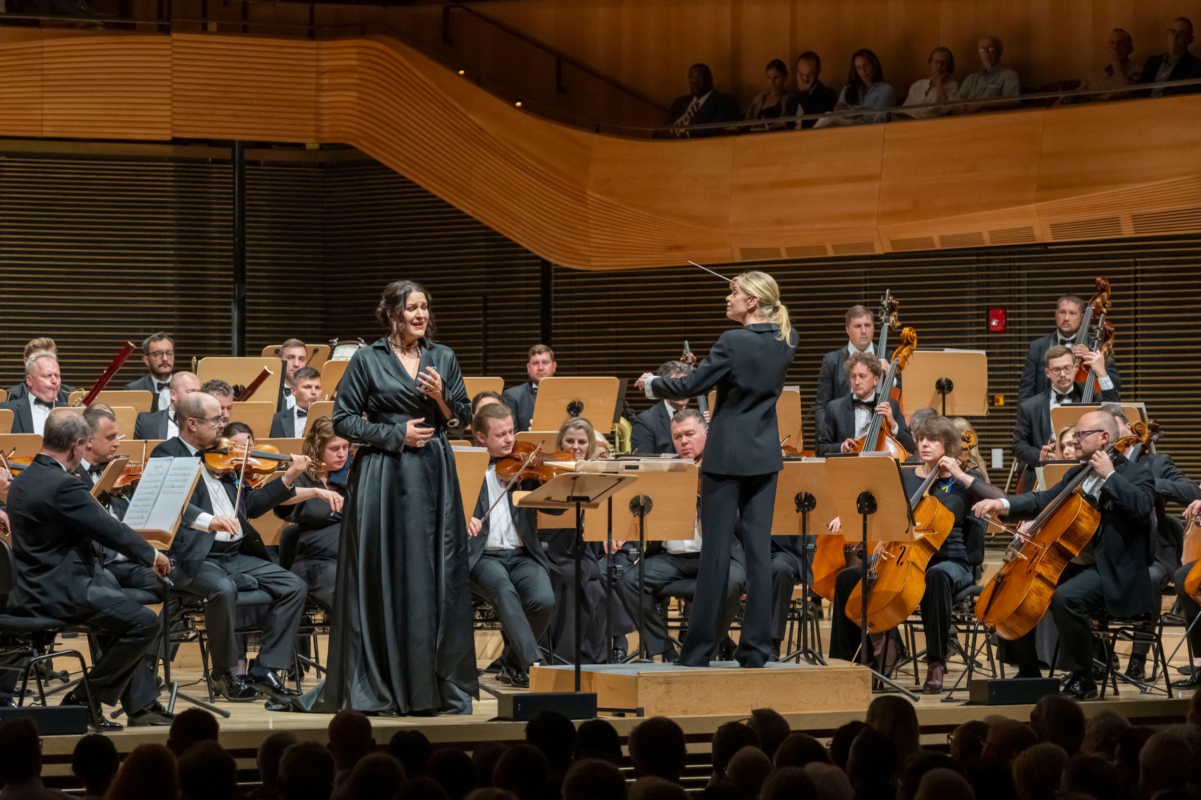 Lise Davidsen, Keri-Lynn Wilson and the Ukrainian Freedom Orchestra &copy; Richard Termine | Met Opera