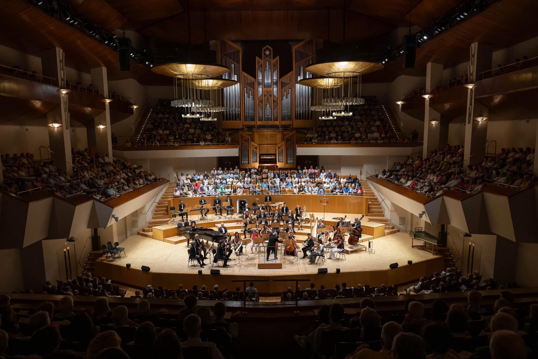 Profesores de la Orquesta Nacional de España bajo la dirección de Josep Pons en la Sala Sinfónica &copy; Rafa Martín | OCNE