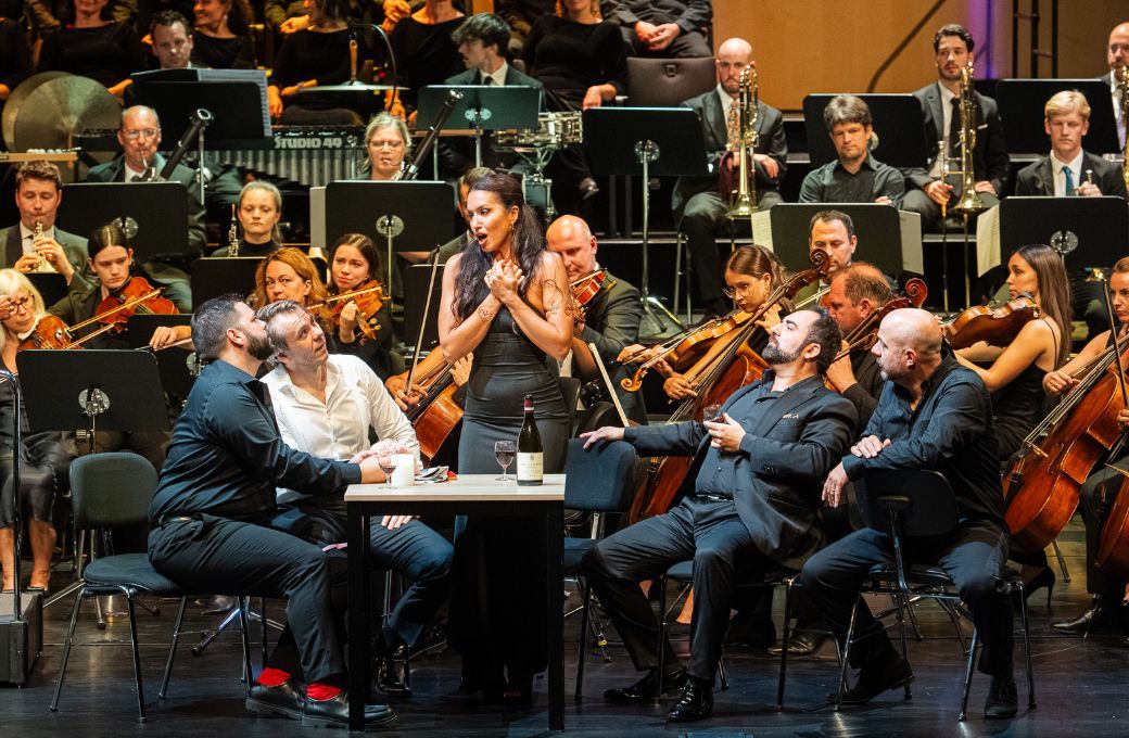 Carolina López Moreno (Mimì) mit den Bohèmiens © Michael Gregonowits