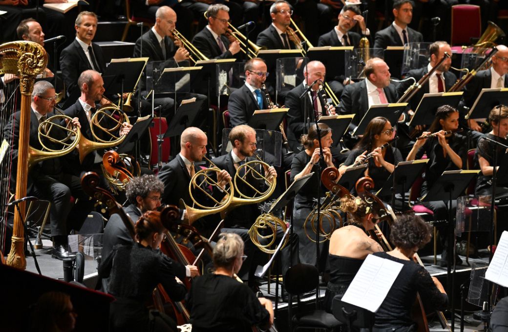Les Si&egrave;cles &copy; BBC | Mark Allan