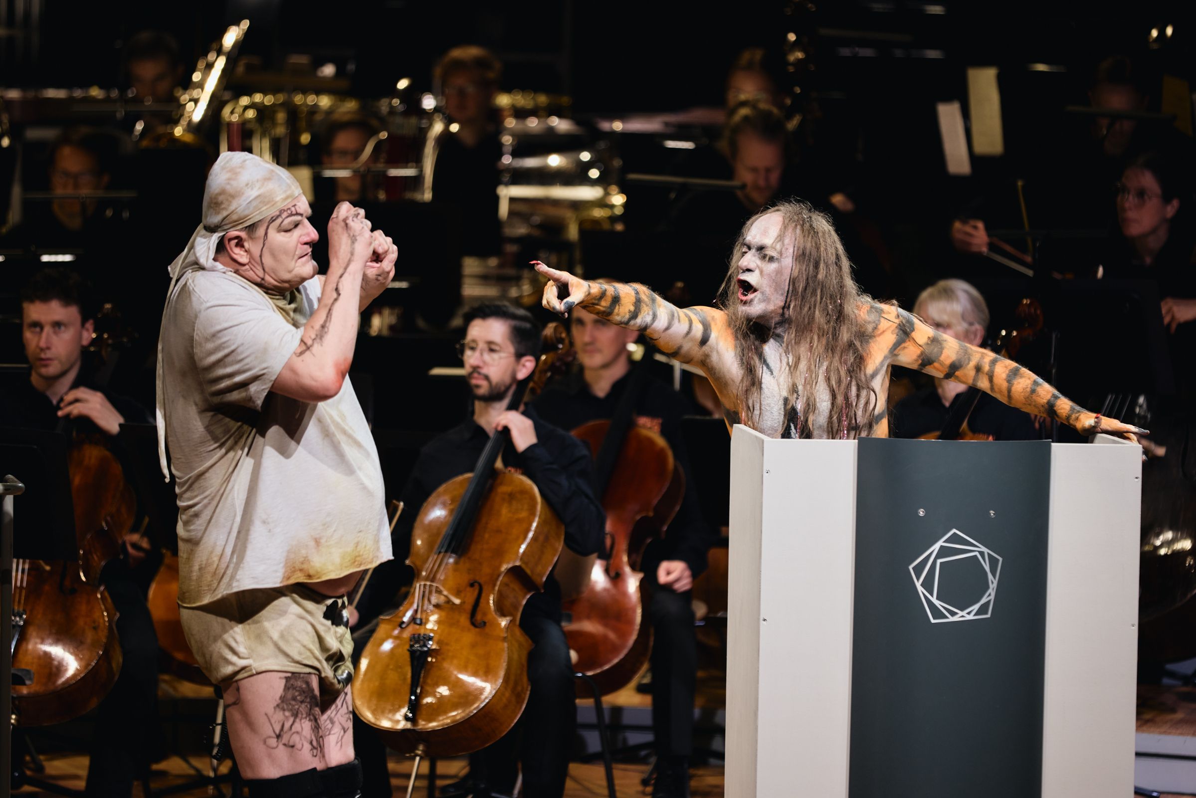 Wolfgang Ablinger-Sperrhacke (Piet the Pot) and Leigh Melrose (Nekrozar) &copy; Berliner Festspiele, Foto: Fabian Schellhorn