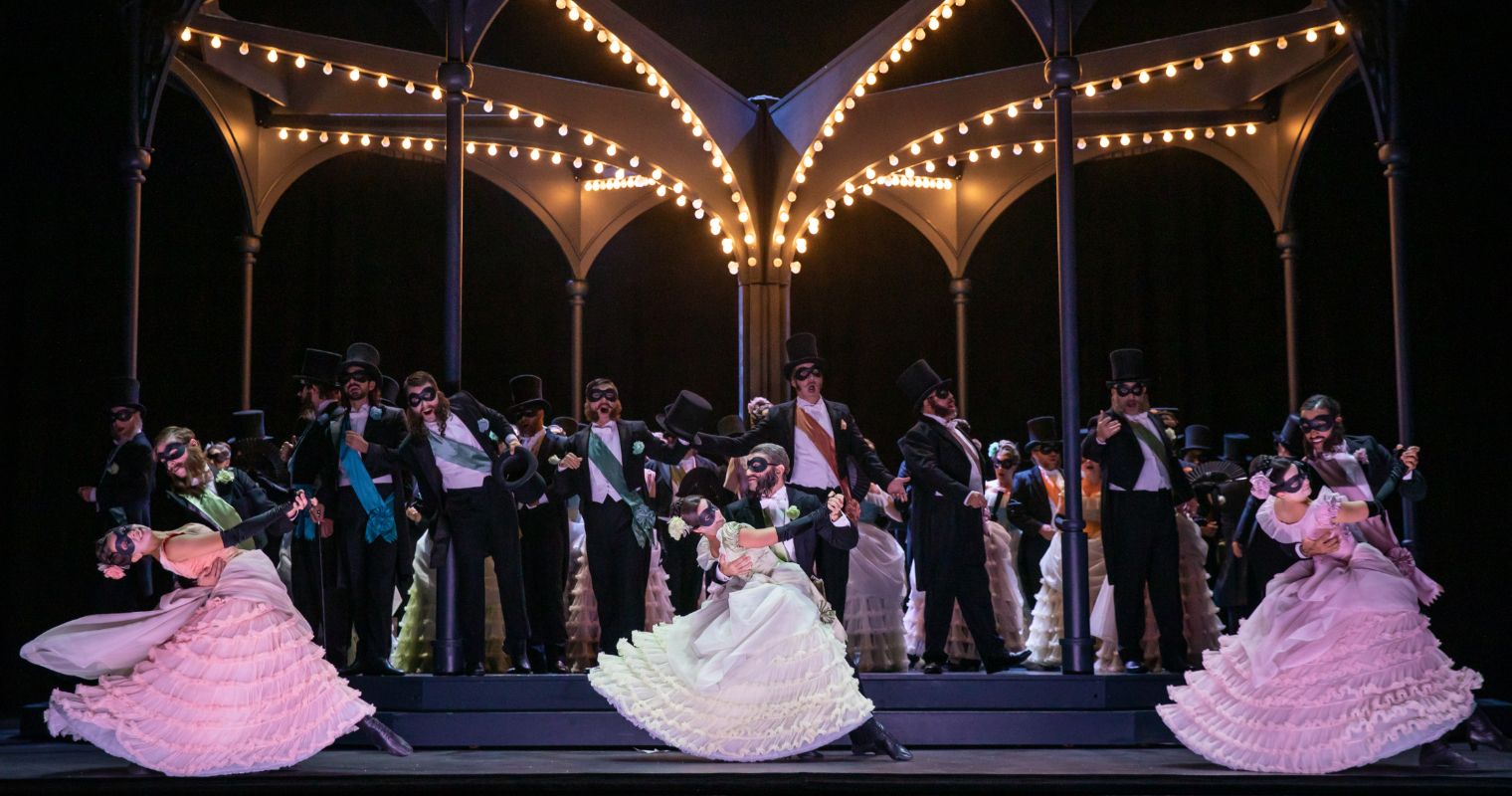 Zurich Opera’s brooding <i>Ballo in maschera</i> at the Edinburgh International Festival © Jess Shurte