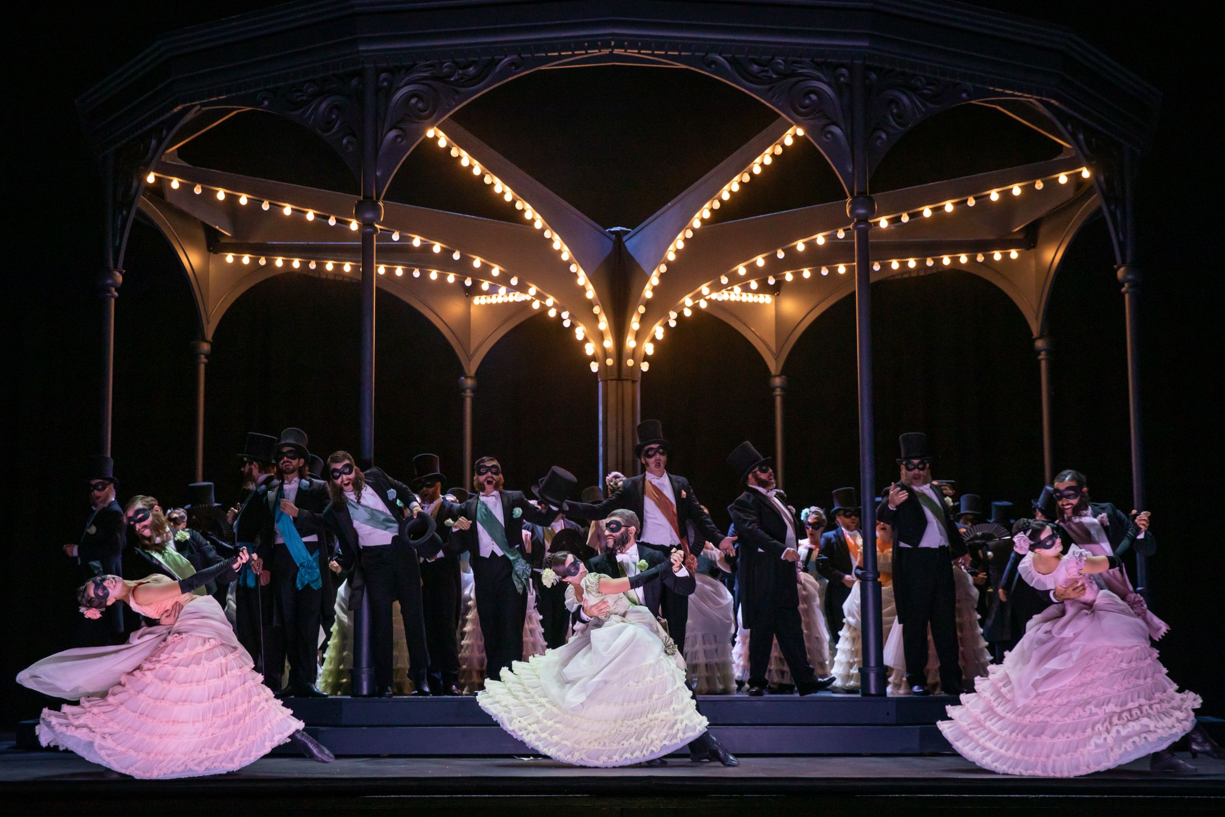 Zurich Opera’s brooding <i>Ballo in maschera</i> at the Edinburgh International Festival © Jess Shurte