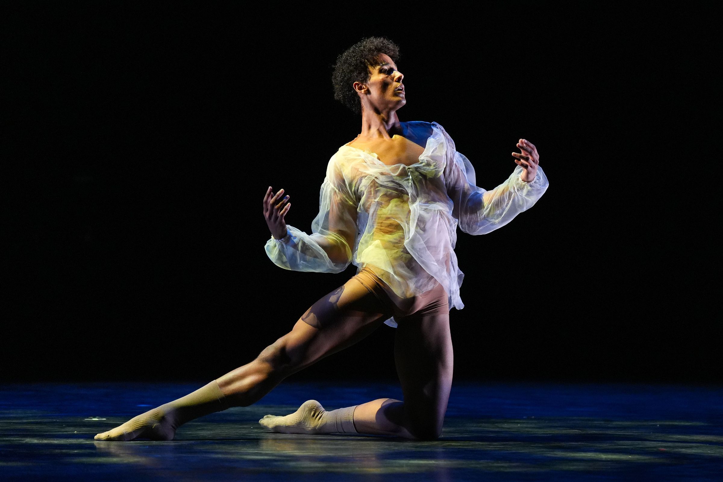 Jakob Wheway Hughes in Ashley Coupal’s <i>Liminal</i> for Emerging Dancer 2026 &copy; English National Ballet, Isabella Turolla