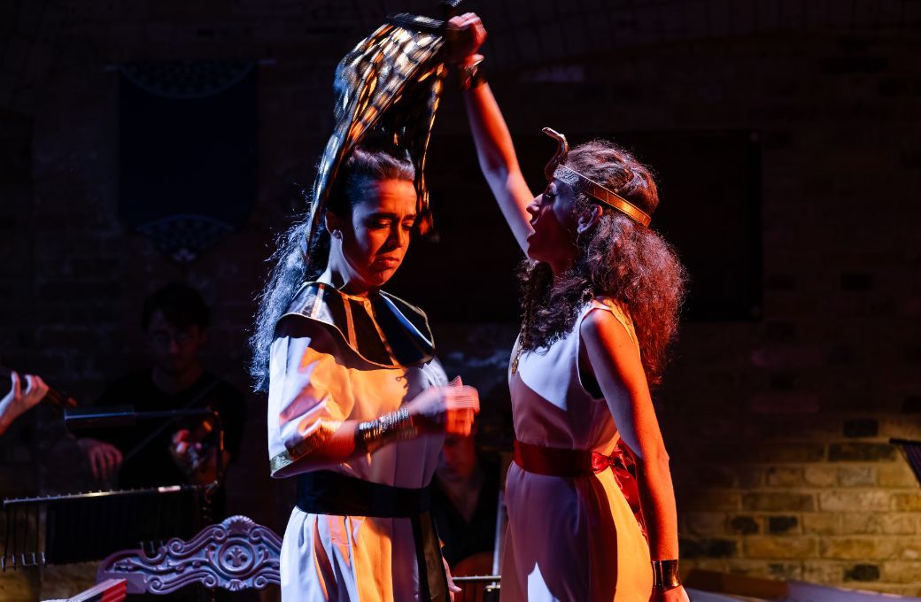 Julia Portela Piñón (Tolomeo) and Radoslava Vorgić (Cleopatra) © Julian Guidera