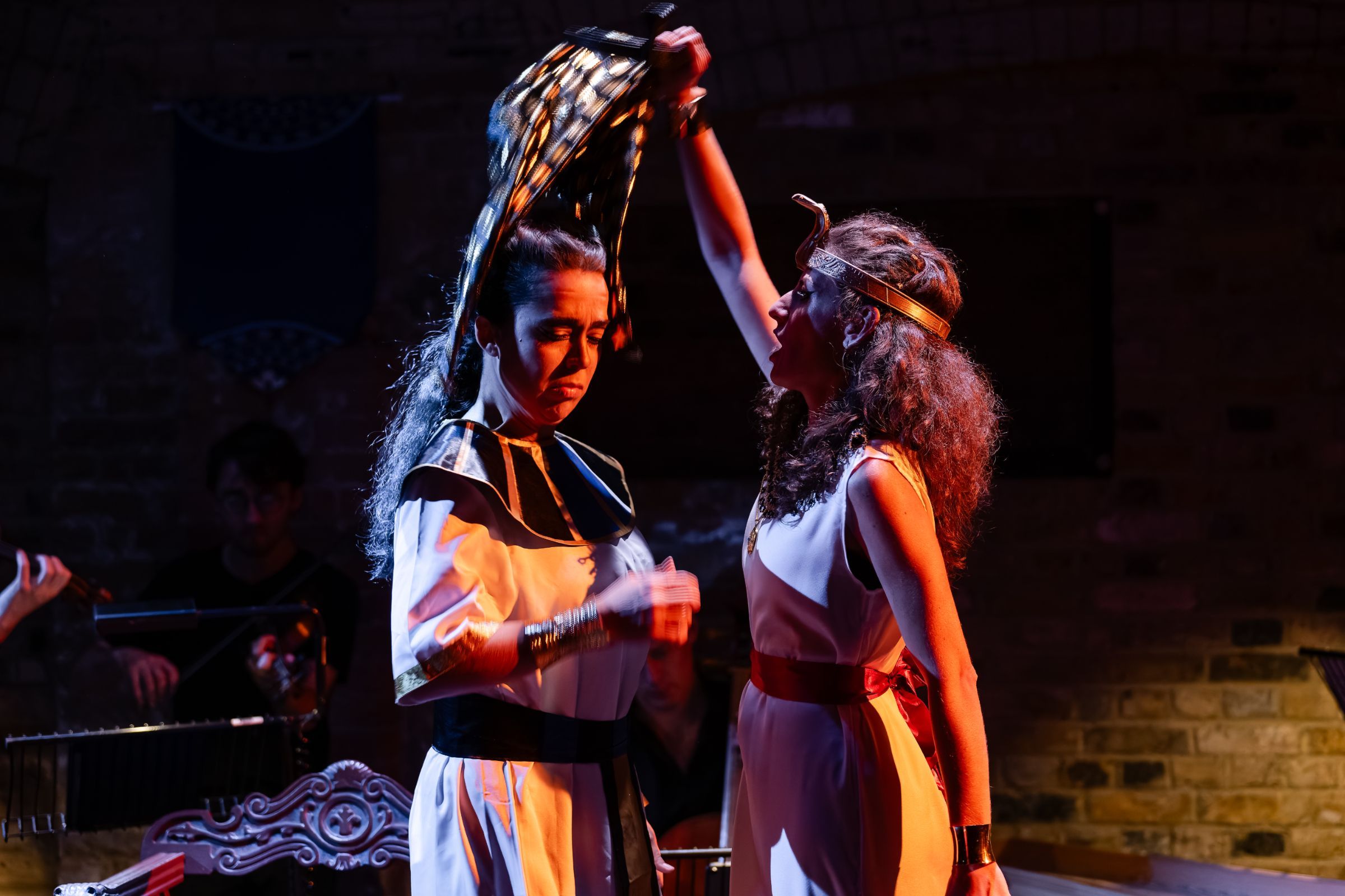 Julia Portela Piñón (Tolomeo) and Radoslava Vorgić (Cleopatra) © Julian Guidera