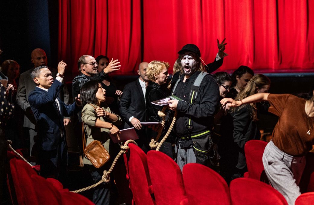 Roman Burdenko (Tonio) and the Dutch National Opera Chorus © De Nationale Opera | Bart Grietens