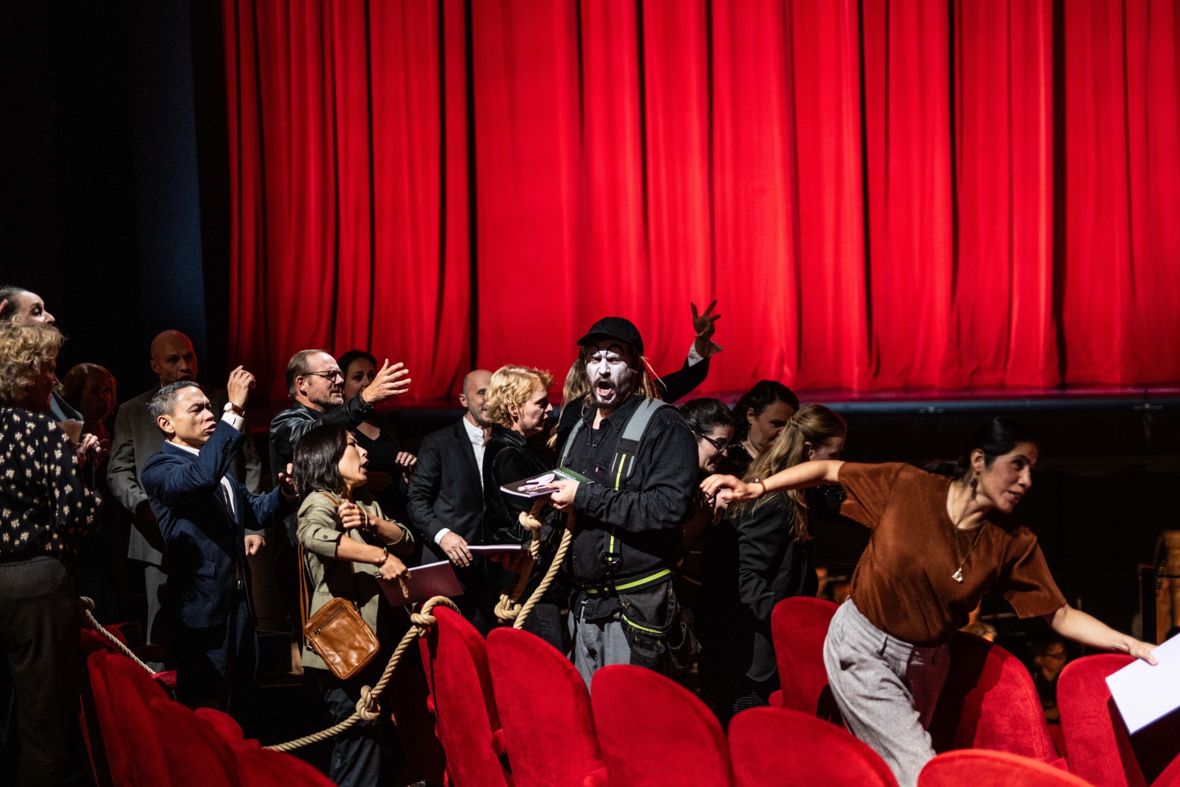 Roman Burdenko (Tonio) and the Dutch National Opera Chorus © De Nationale Opera | Bart Grietens