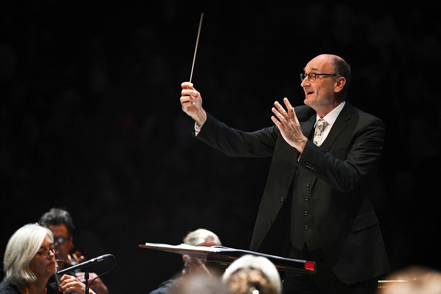 Andrew Manze conducts the Royal Liverpool Philharmonic Orchestra &copy; BBC | Chris Christodoulou