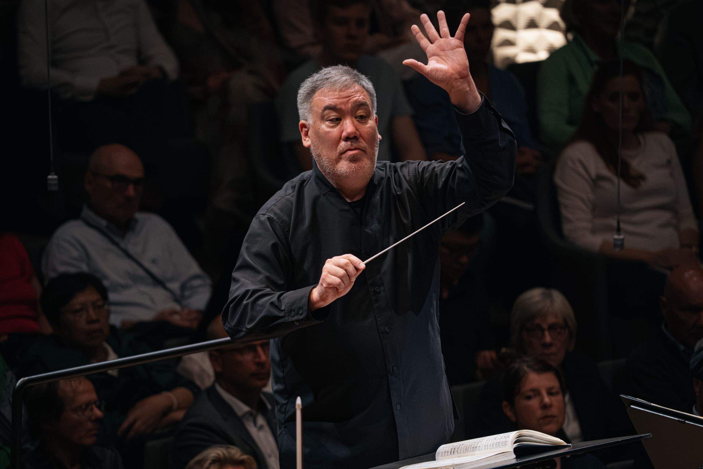 Alan Gilbert conducts the NDR Elbphilharmonie Orchester &copy; NDR | Lena Mackel