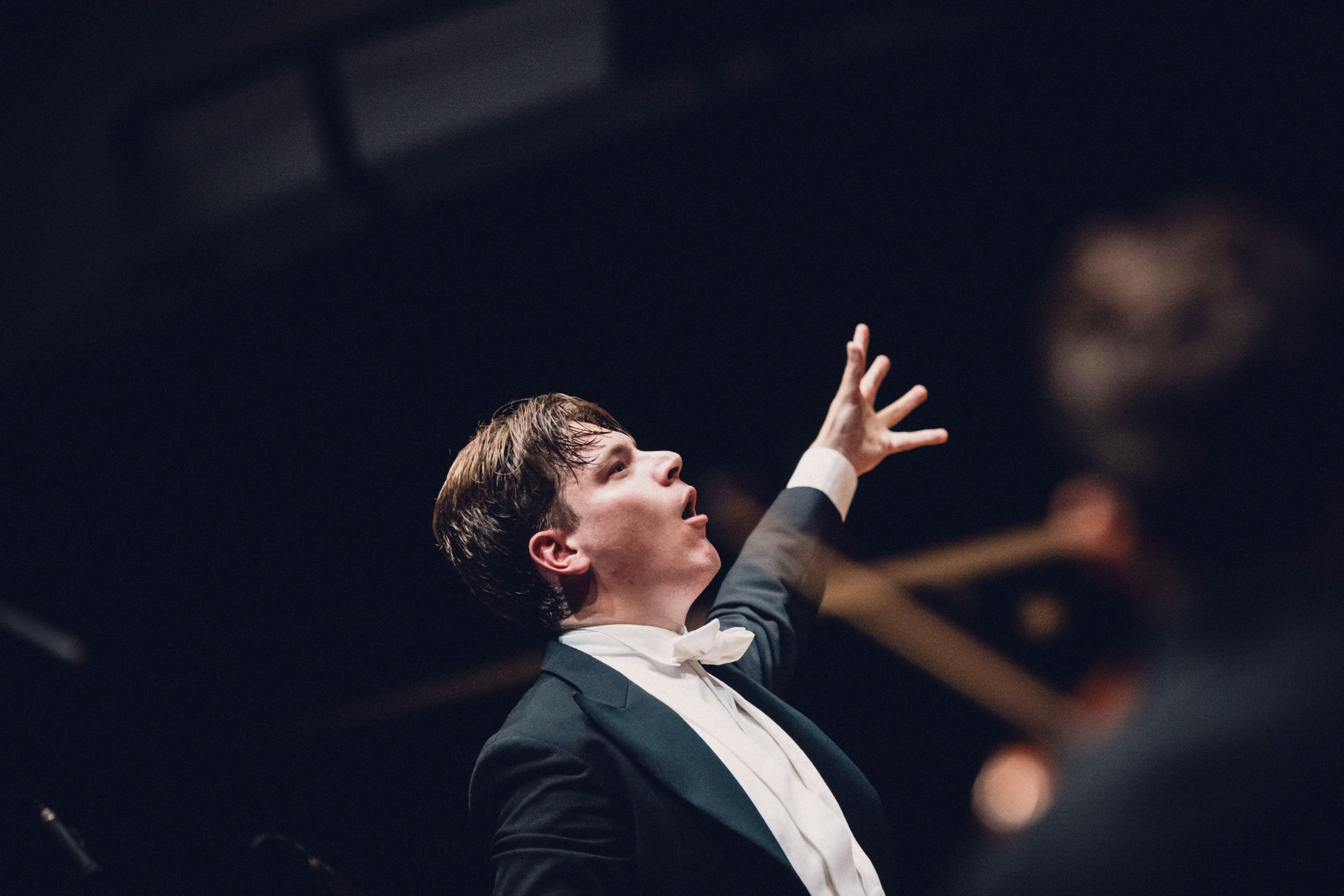 Klaus Mäkelä dirige l'Orchestre de Paris dans la <i>Troisième Symphonie</i> de Mahler &copy; Denis Allard