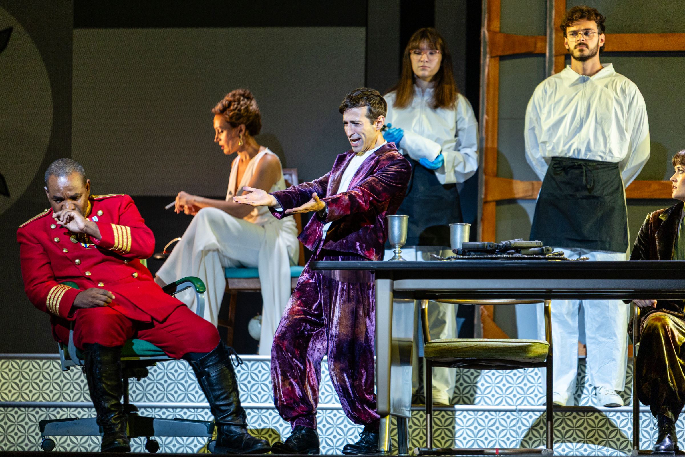 <i>Succession</i> as <i>opera seria</i>: <i>Mitridate</i> opens Opera Philadelphia season © Dominic Mercier