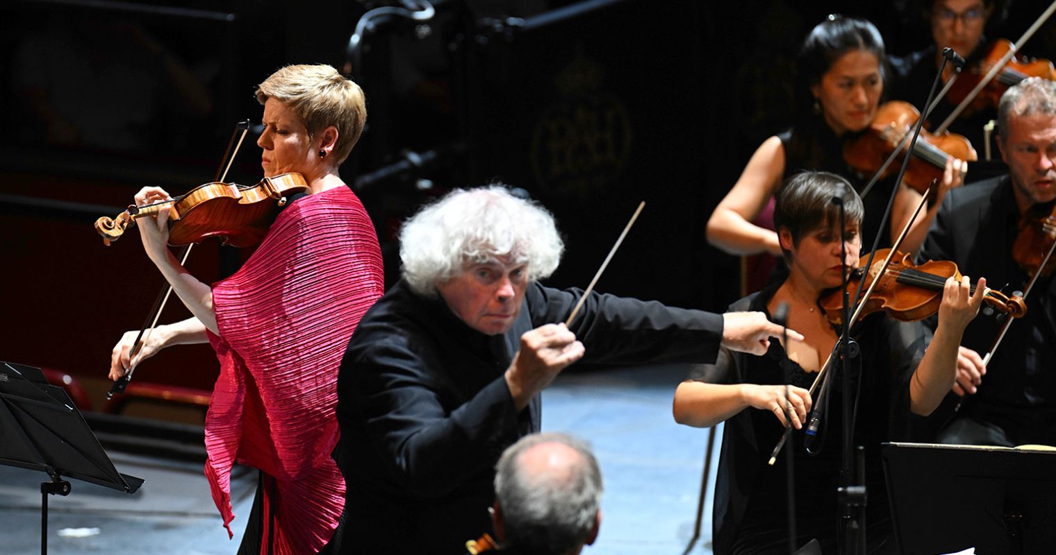Autumnal colours in Rattle’s all-Schumann Prom with the Freiburg Baroque Orchestra © BBC | Chris Christodoulou