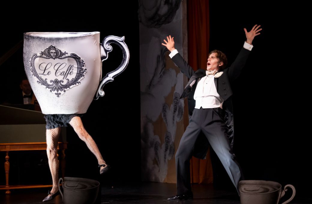 Nicholas Jones in <i>Le Caff&eacute;</i> &copy; Cassandra Hannagan