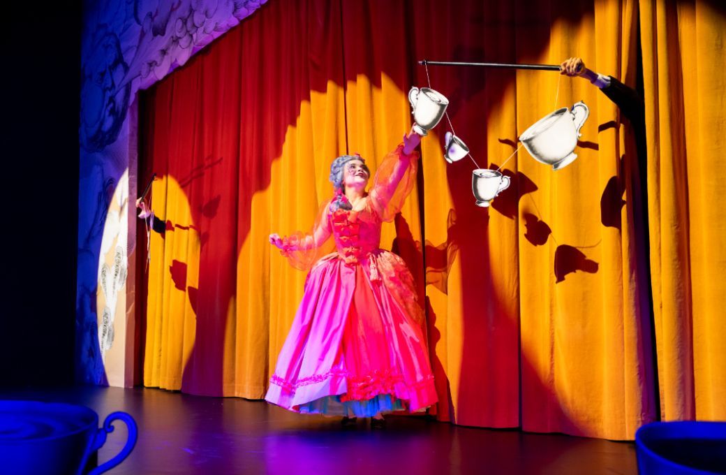 Arianna Ricci (Lieschen) in Bach's <i>Coffee Cantata</i> &copy; Cassandra Hannagan