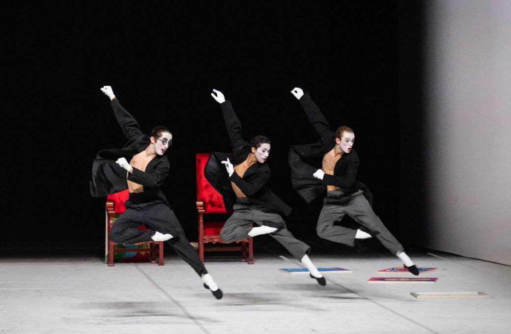 Francesco Cortese, Jo&atilde;o Santana and Jack Bruce in John Neumeier&rsquo;s <i>A Cinderella Story</i> &copy; Kiran West
