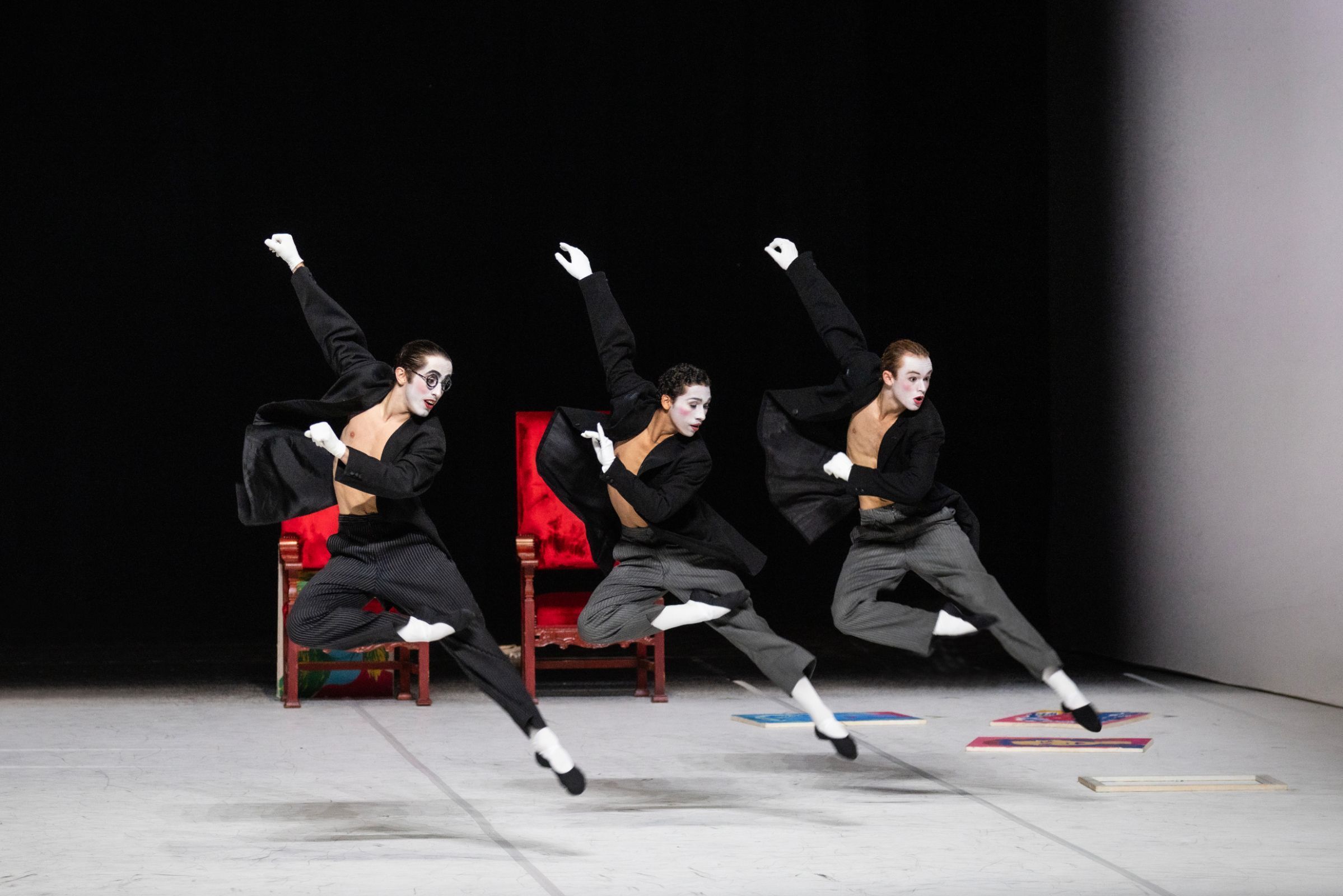 Francesco Cortese, João Santana and Jack Bruce in John Neumeier’s <i>A Cinderella Story</i> &copy; Kiran West