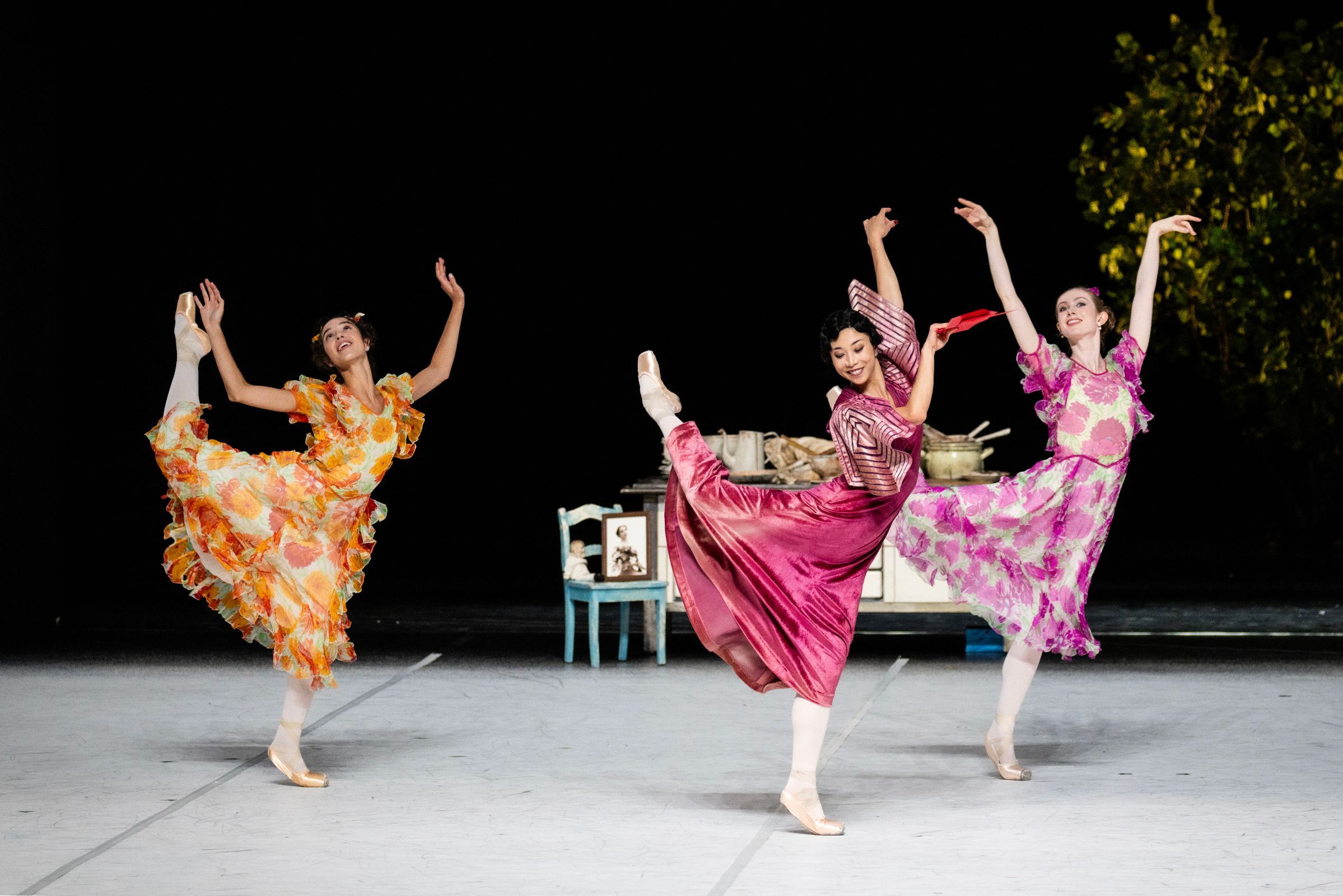 Ana Torrequebrada, Futaba Ishizaki and Olivia Betteridge in John Neumeier’s <i>A Cinderella Story</i> *A &copy; Kiran West