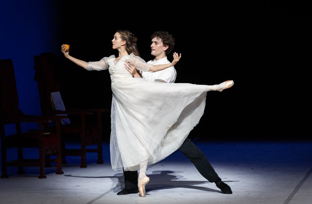 Charlotte Larzelere and Callum Linnane in John Neumeier&rsquo;s <i>A Cinderella Story</i> &copy; Kiran West