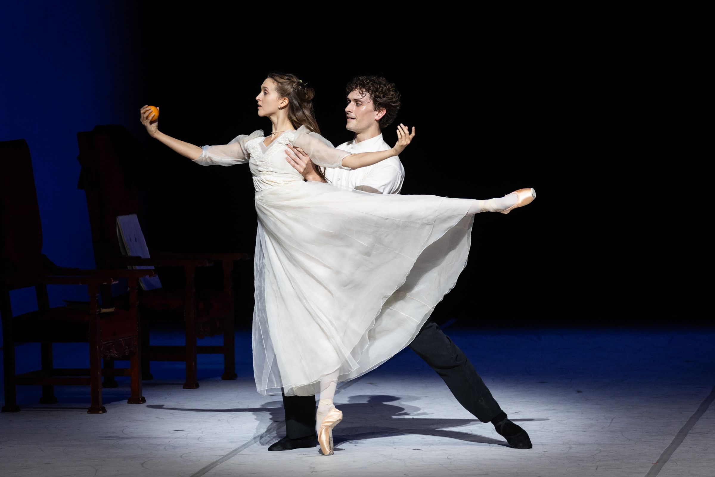 Charlotte Larzelere and Callum Linnane in John Neumeier’s <i>A Cinderella Story</i> &copy; Kiran West