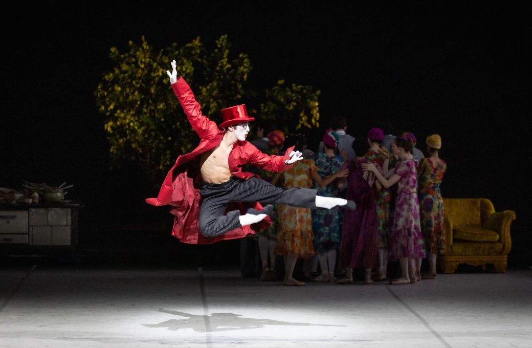 Francesco Cortese in John Neumeier&rsquo;s <i>A Cinderella Story</i> &copy; Kiran West