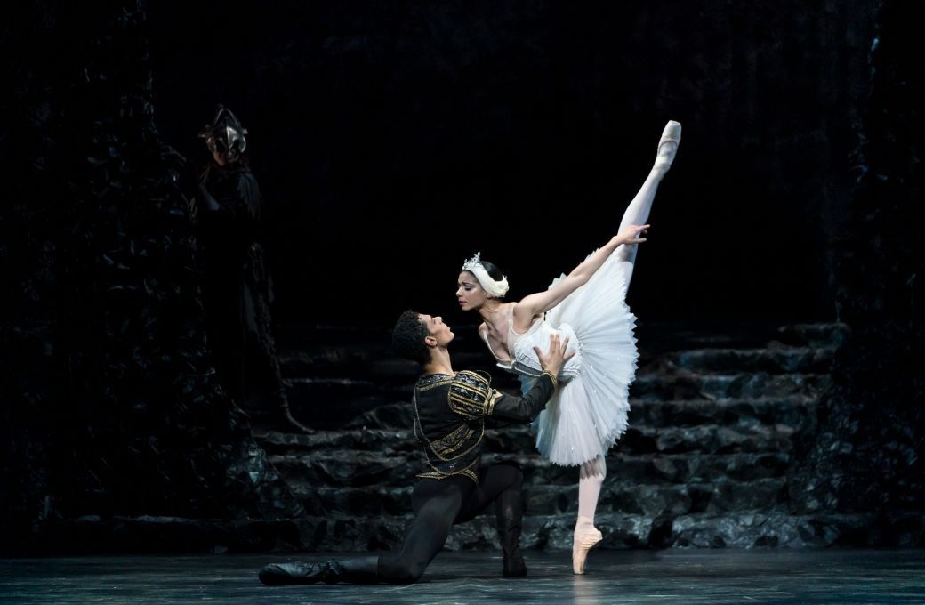 Tyrone Singleton as Siegfried and Céline Gittens as Odette in <i>Swan Lake</i> © Bill Cooper