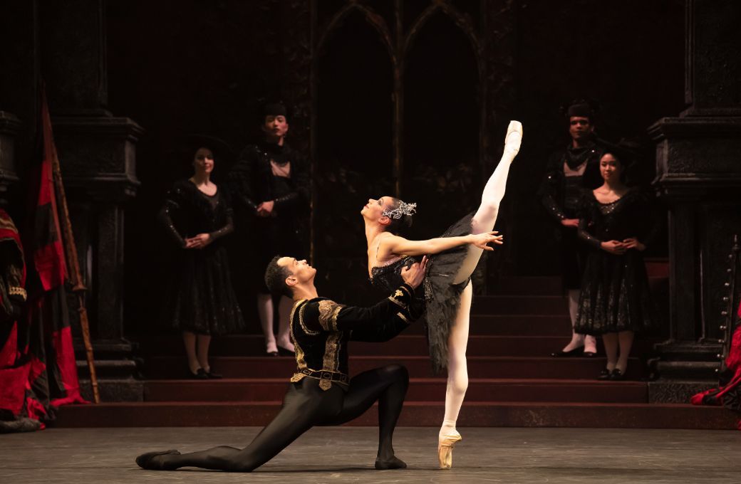 Brandon Lawrence as Siegfried and Céline Gittens as Odile in <i>Swan Lake</i> © Bill Cooper