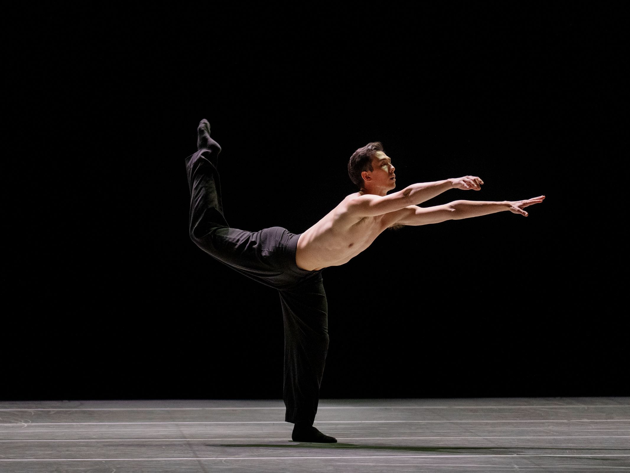 Jesse Obremski in Medhi Walerski’s <i>Blink of an Eye</i> &copy; Paul Kolnik