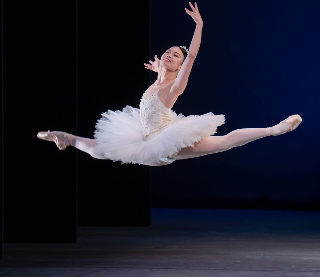 Riho Sakamoto in George Balanchine&rsquo;s <i>Symphony in C</i> &copy; Altin Kaftira
