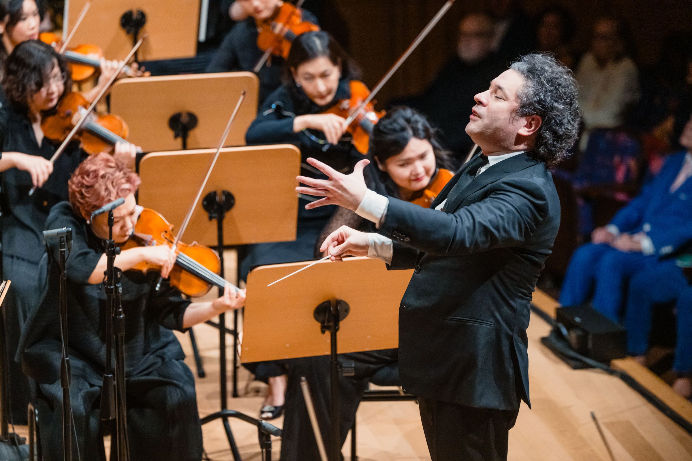 Gustavo Dudamel conducts the New York Philharmonic &copy; Brandon Patoc