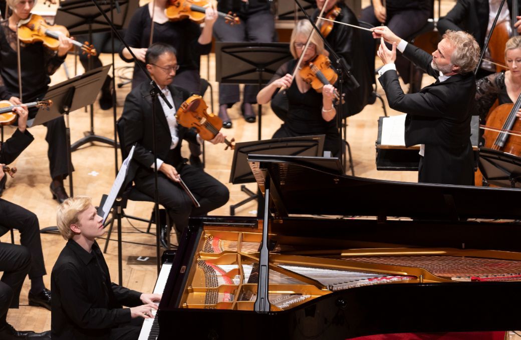 Alexander Malofeev, Thomas S&oslash;nderg&aring;rd and the RSNO &copy; Martin Shields