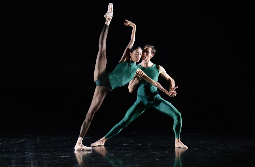 Ballet Nights 003, Sangeun Lee and Gareth Haw in Forsythe&rsquo;s <i>In the middle, somewhat elevated</i> &copy; Deborah Jaffe