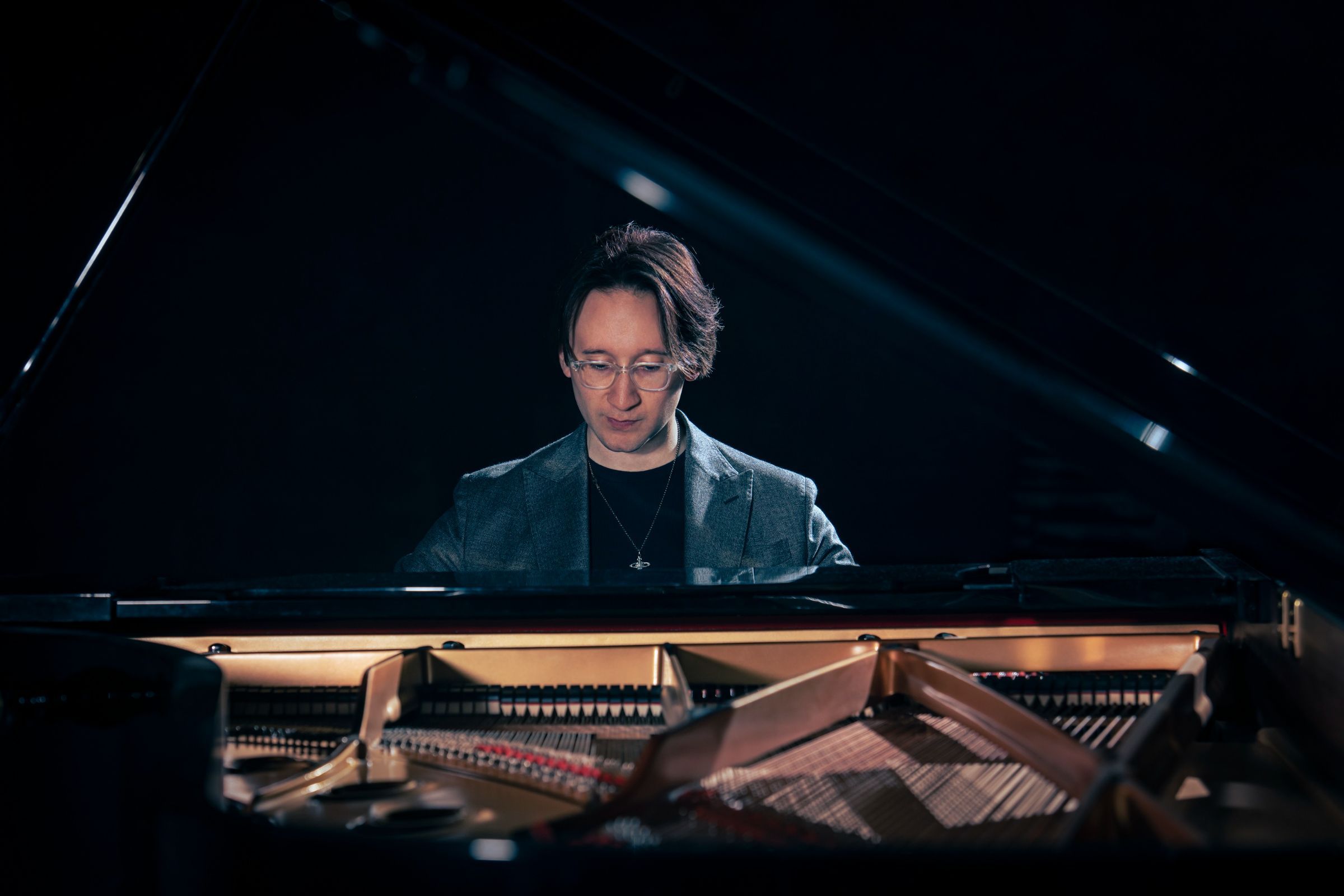 Viktor Erik Emmanuel, Ballet Nights’ house pianist &copy; Deborah Jaffe