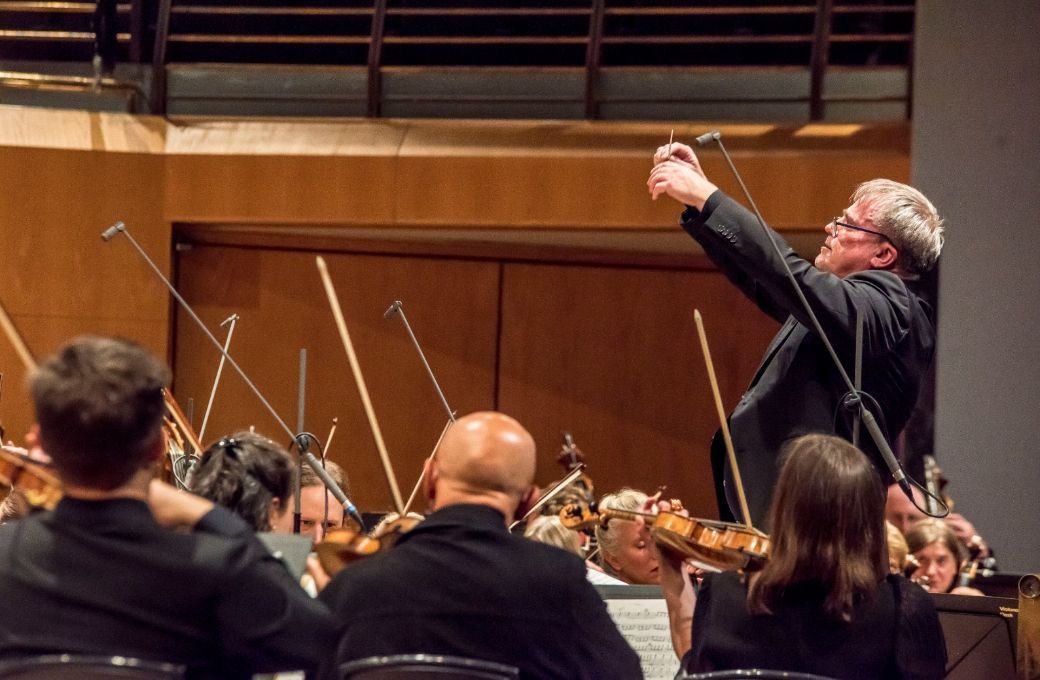 John Storgårds conducts the BBC Philharmonic © Chris Payne