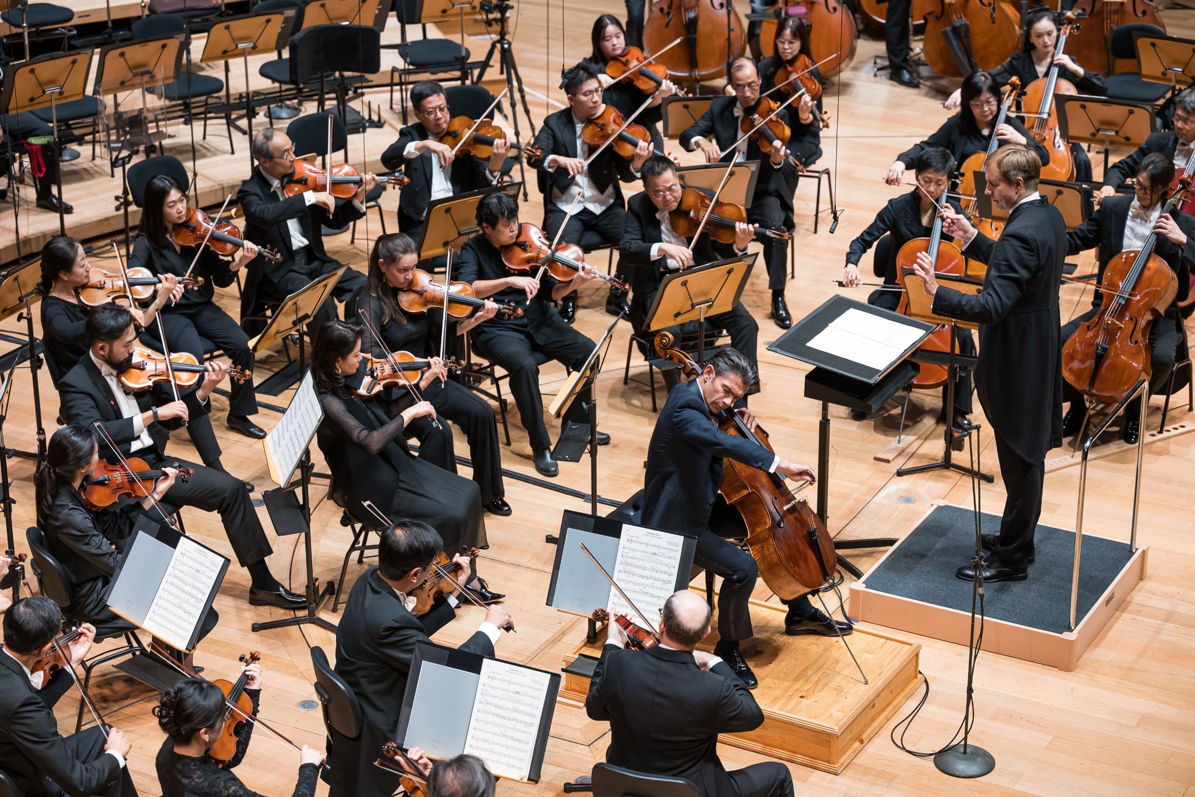 Gautier Capuçon, Vasily Petrenko and the Singapore Symphony Orchestra &copy; Jack Yam | Singapore Symphony Orchestra