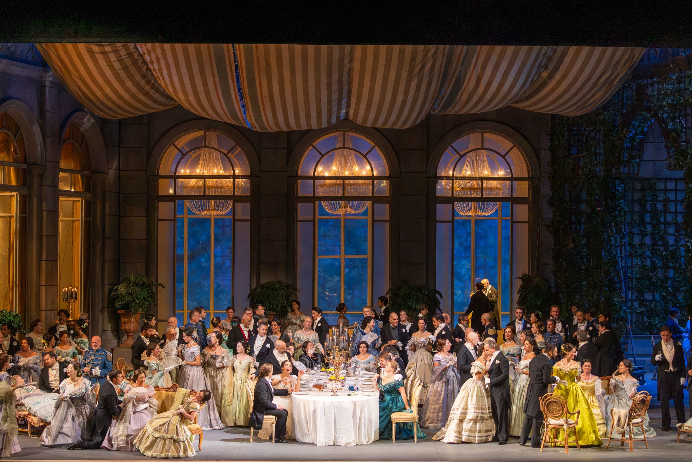 <i>La traviata</i>, Act 1 © Brescia e Amisano | Teatro alla Scala