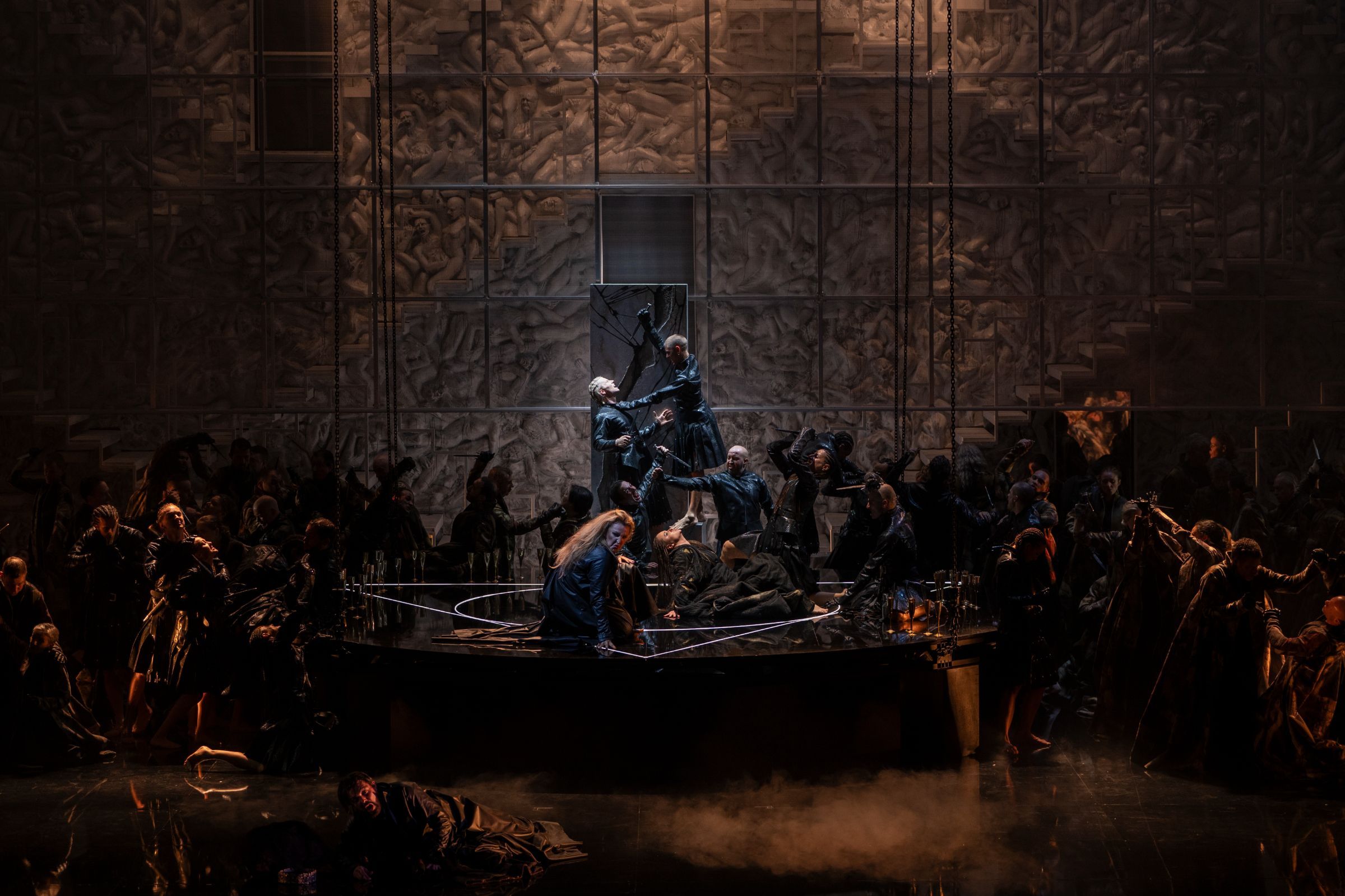 <i>Macbeth</i> mis en scène par Stefano Poda &copy; J. Berger / ORW-Liège
