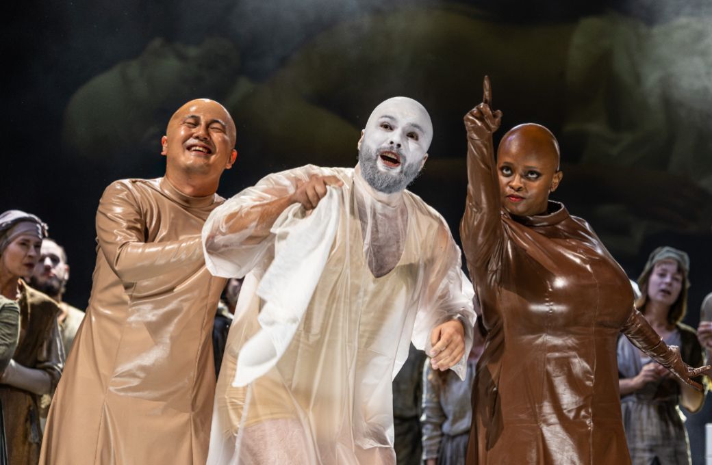 Meili Li (Mephostopheles), Mateusz Ługowski (Doktor Johann Faustus), Abongile Fumba (Mephostophila) &copy; Christina Iberl