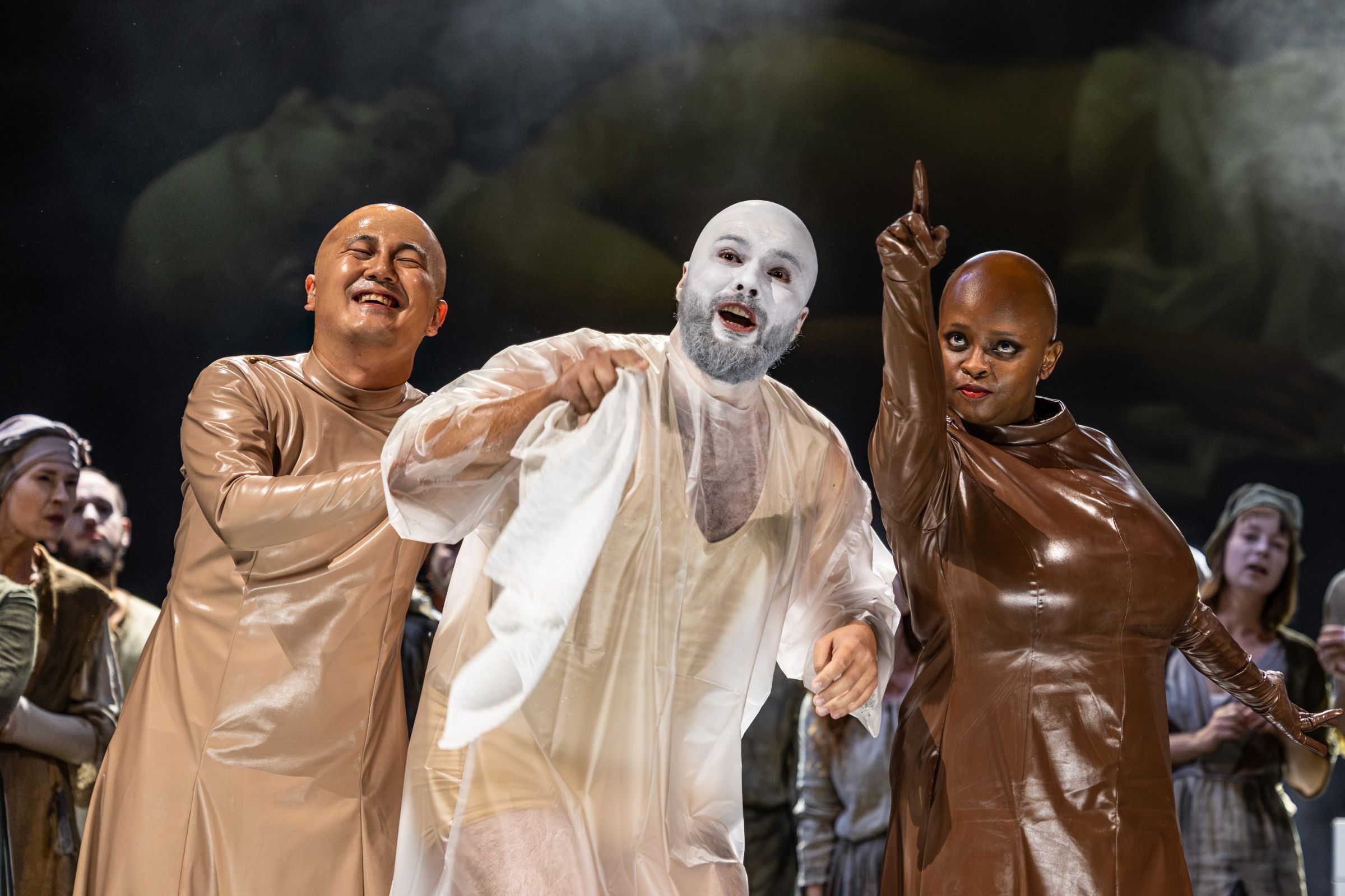Meili Li (Mephostopheles), Mateusz Ługowski (Doktor Johann Faustus), Abongile Fumba (Mephostophila) &copy; Christina Iberl