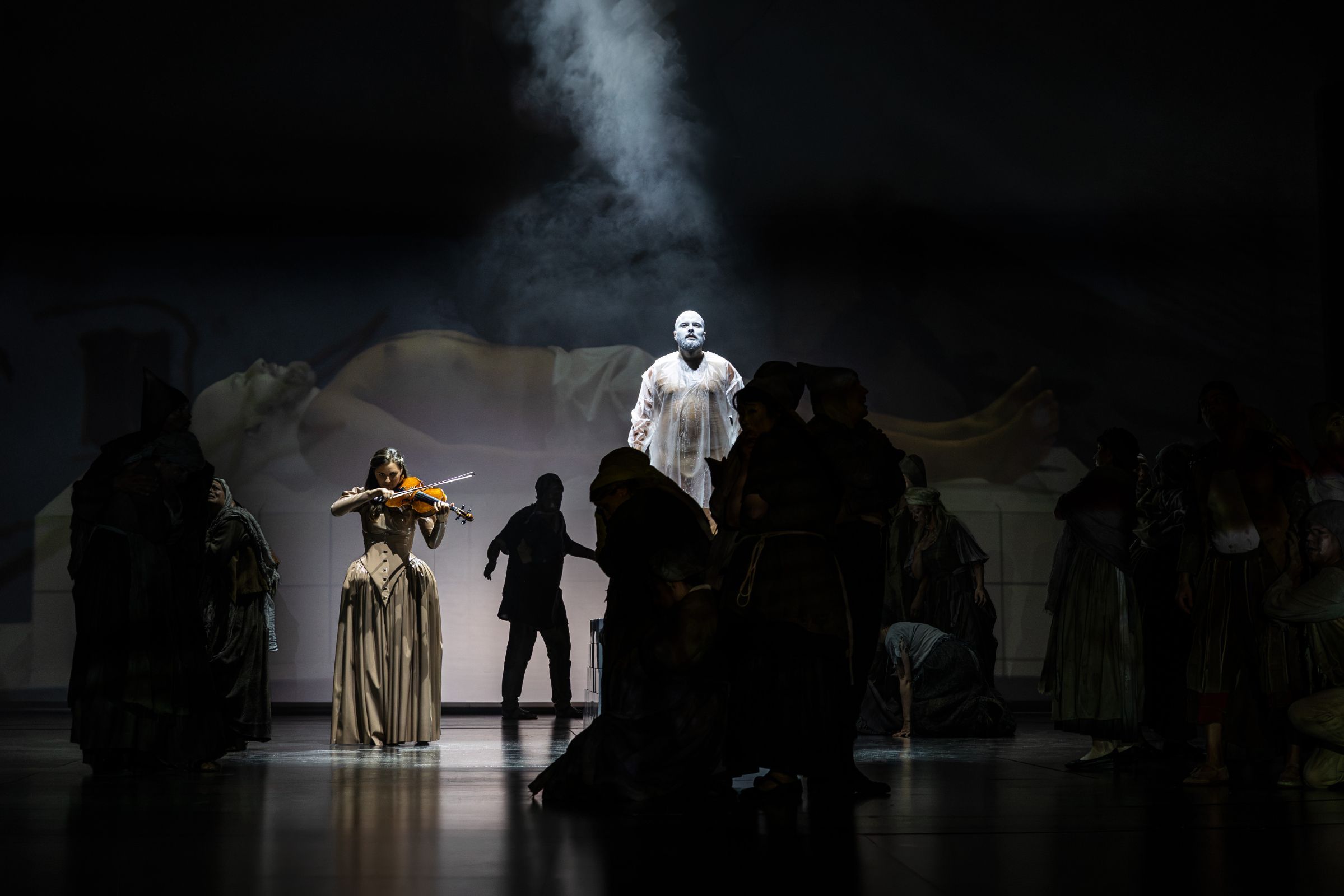 Anna Maria Wünsch (Helen) und Mateusz Ługowski (Doktor Johann Faustus) &copy; Christina Iberl