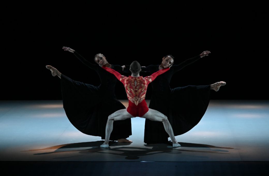 Claire Lonchampt, Hugo Layer et Mickaël Conte dans <i>L'Oiseau de feu</i> © Olivier Houeix