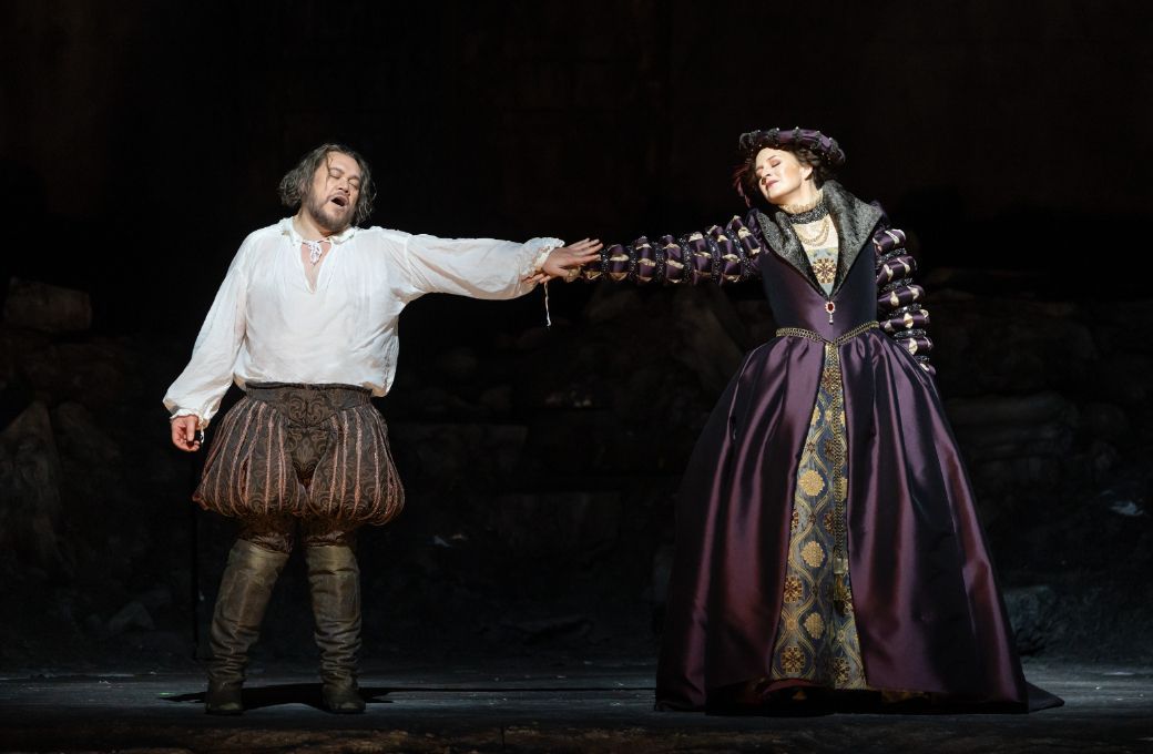 Quinn Kelsey (Macbeth) and Lise Davidsen (Lady Macbeth) &copy; Marty Sohl | Met Opera