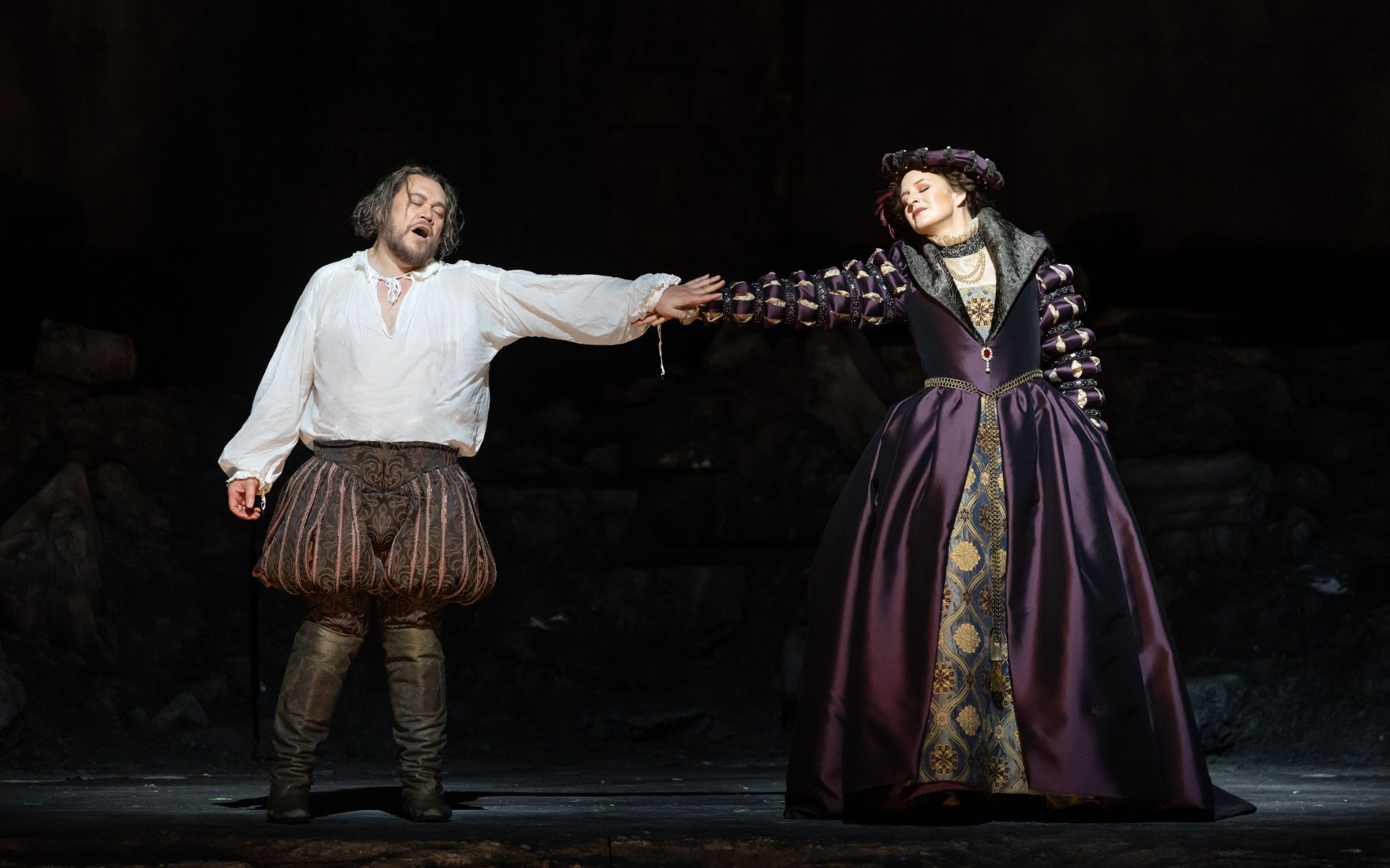 Quinn Kelsey (Macbeth) and Lise Davidsen (Lady Macbeth) &copy; Marty Sohl | Met Opera