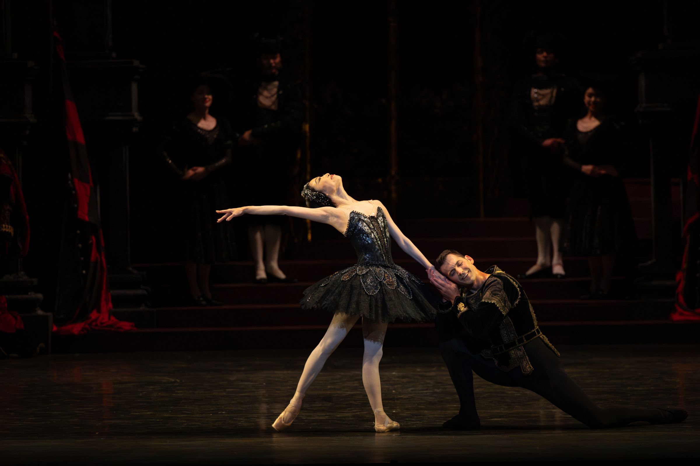 Mathias Dingman as Prince Siegfried and Momoko Hirata as Odile in <i>Swan Lake</i> &copy; Clive Booth