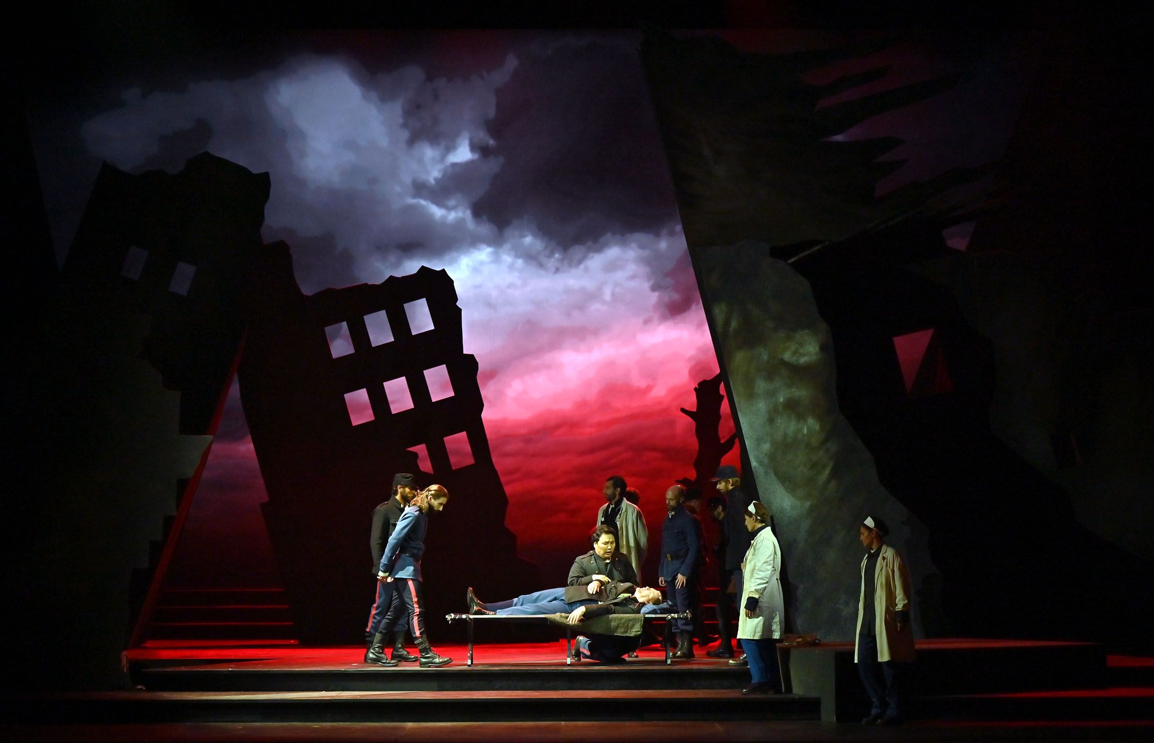 Amartuvshin Enkhbat (Don Carlo) and Gregory Kunde (Don Alvaro) &copy; Roberto Ricci