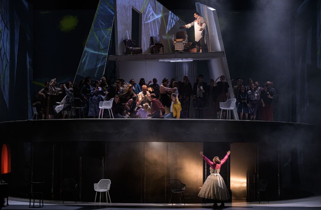 Adam Plachetka (Sweeney Todd) and the State Opera Chorus &copy; Serghei Gherciu