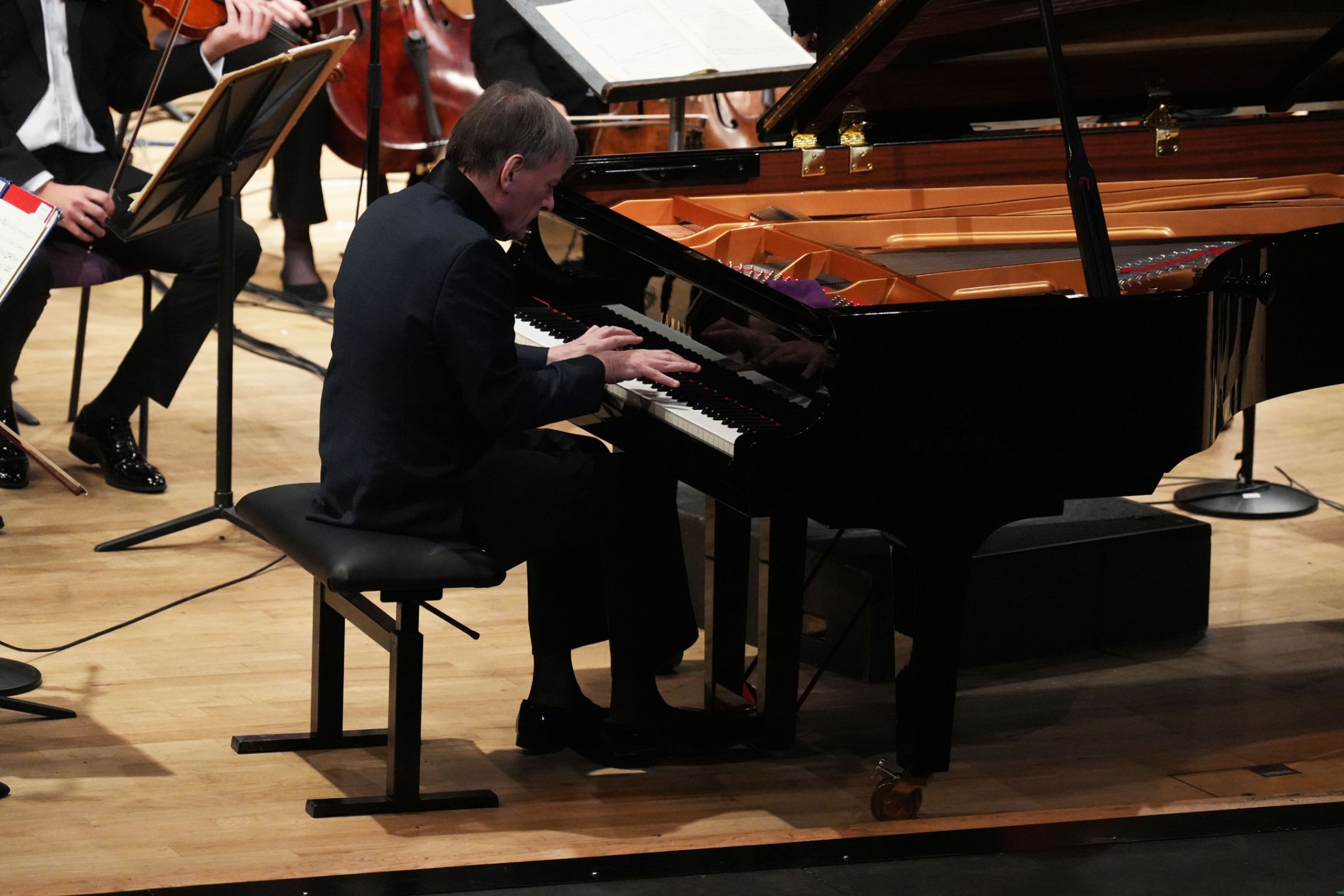 Sir Stephen Hough and The Hallé &copy; Alex Burns | The Hallé